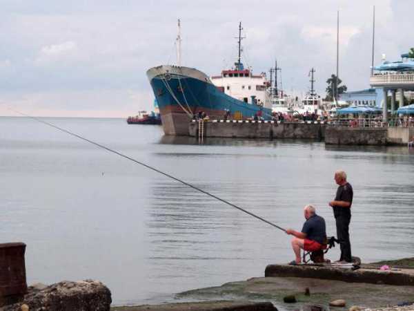 Рыбалка в Геленджике: с берега и в море